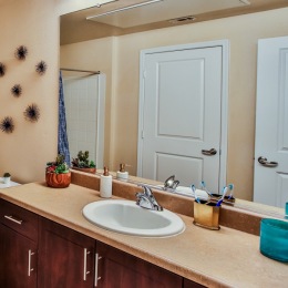 Your sleek bathroom makes your morning and nightly routine a breeze here at The Alcove. ✨ Instagram post from @thealcovevegas on November 17, 2022 09:15:11am